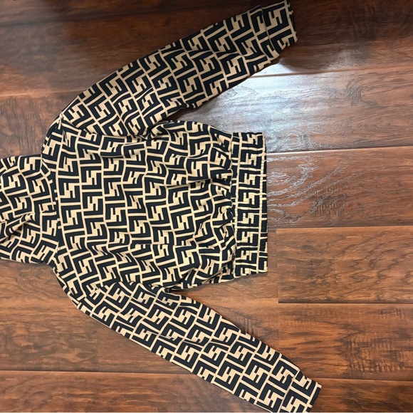 Elegant Black and Tan Patterned Pantsuit - Picture 5 of 7